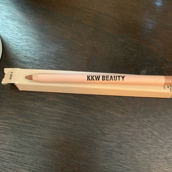 KKW Beauty Nude 2 Lip Liner - Picture 4 of 8